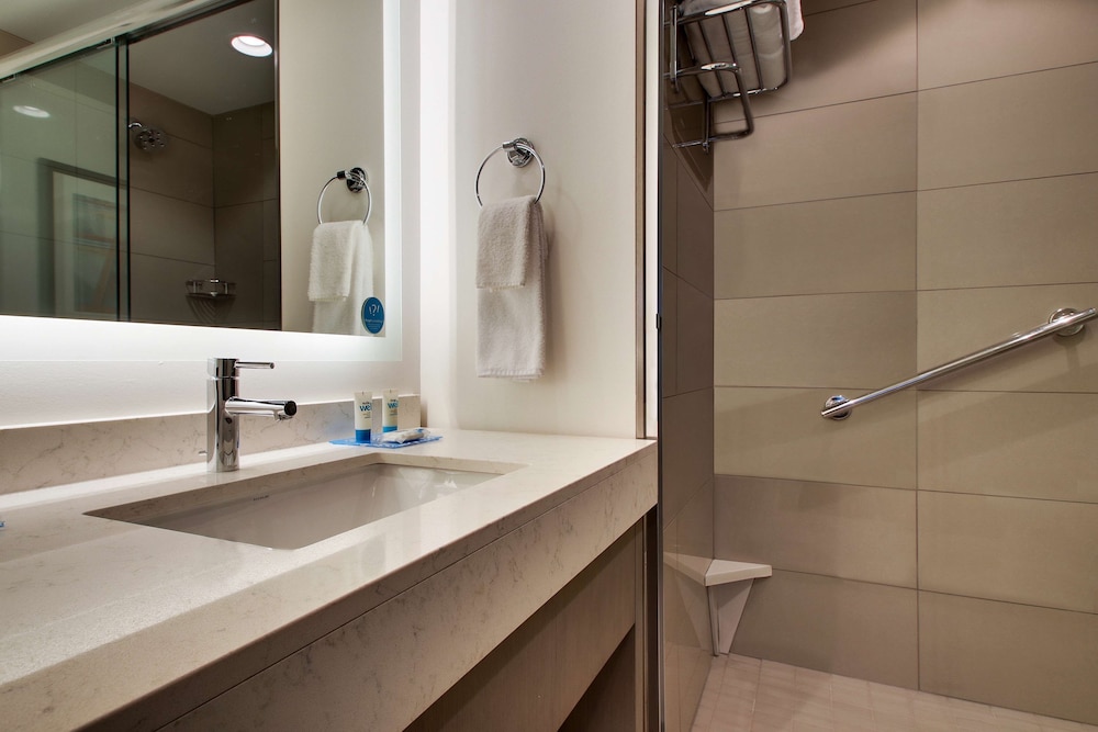 Hyatt House Oak Brook 61/64