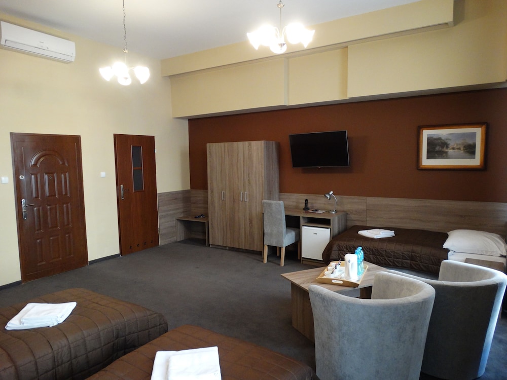 Maksymilian Hotel 45/70