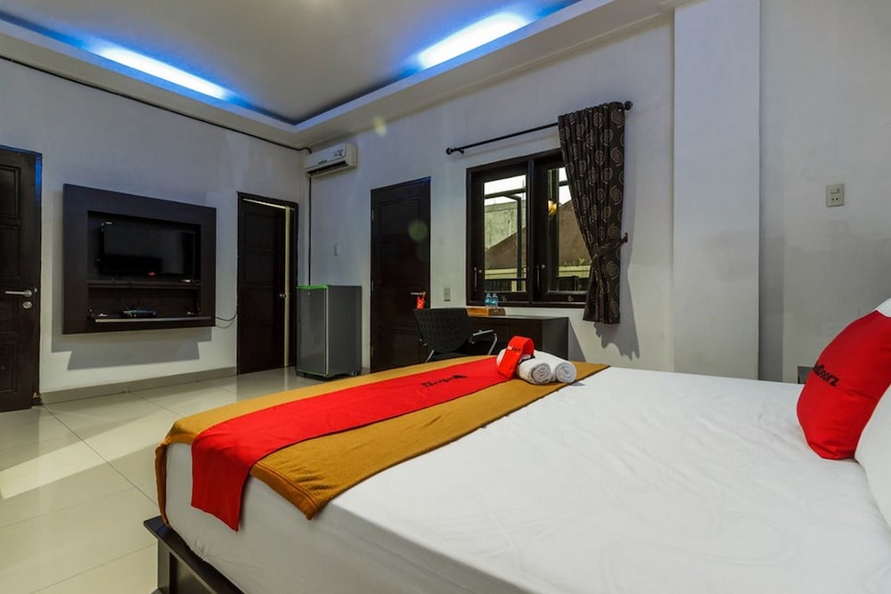 RedDoorz Premium @ Ampera Raya 2 8/22