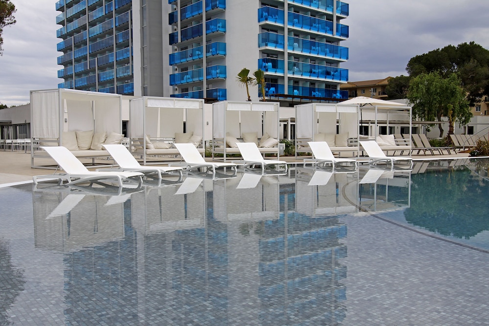 BG Tonga Tower Design Hotel and Suites in Can Picafort