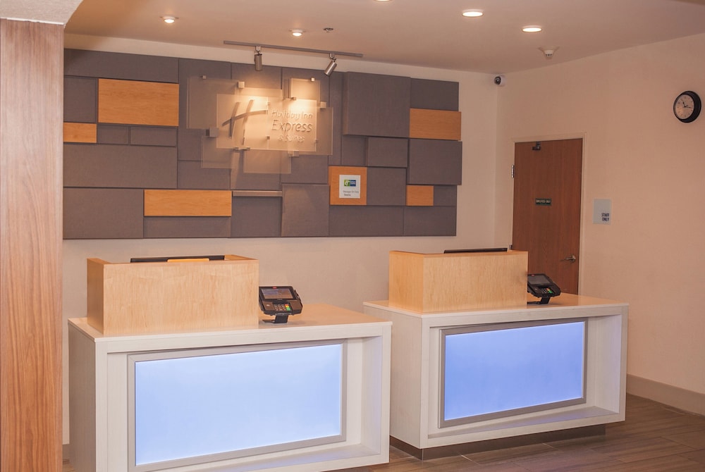 Holiday Inn Express and Suites Logan an IHG Hotel 10/71