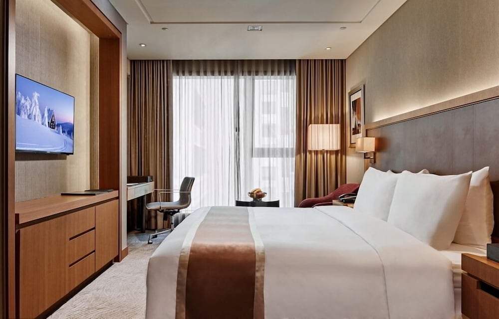 Exquisite, Single, King Bed