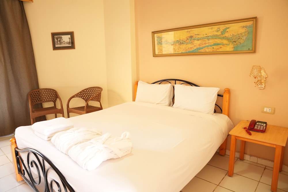 Gaddis Hotel Suites and Apartments 30/75