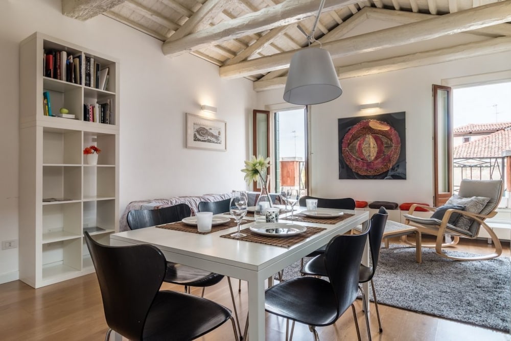 Carmini Canal View and Balcony with Lift 15/22