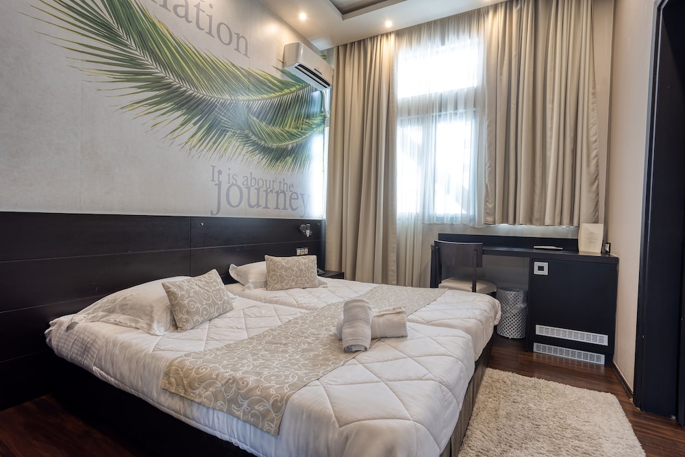 Gallery Art Hotel 13/68