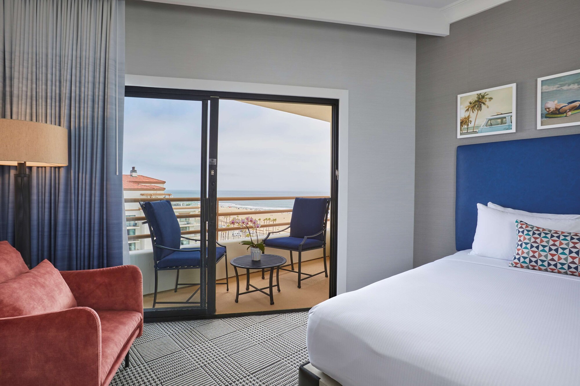 Room, Twin Beds, King Bed, Dolphin Tower, Accessible، The Waterfront Beach Resort, a Hilton Hotel 3/6