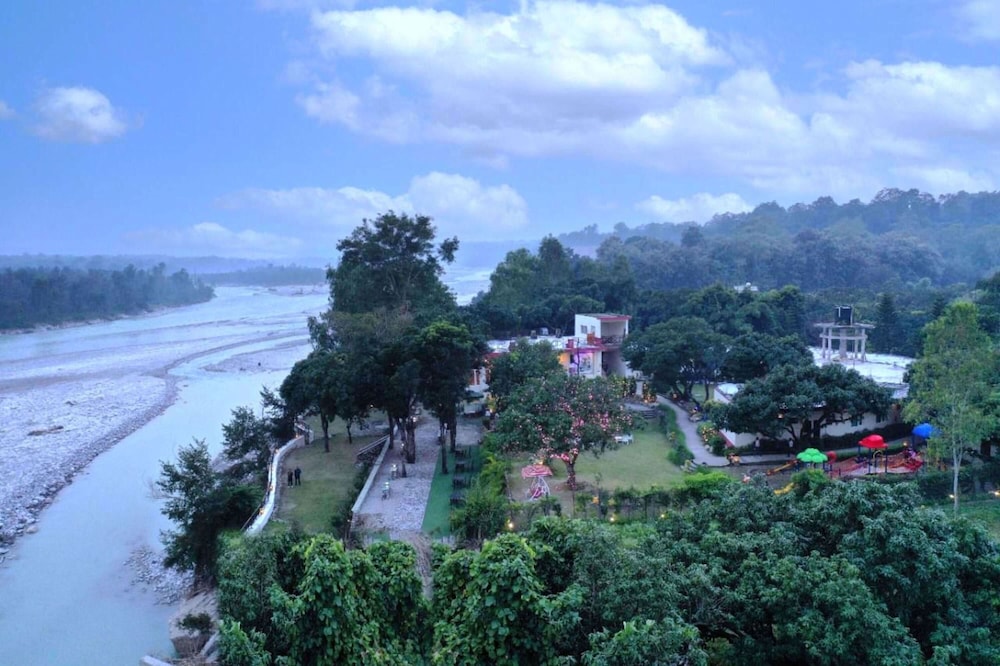 LA PERLE RIVER RESORTS 38/50