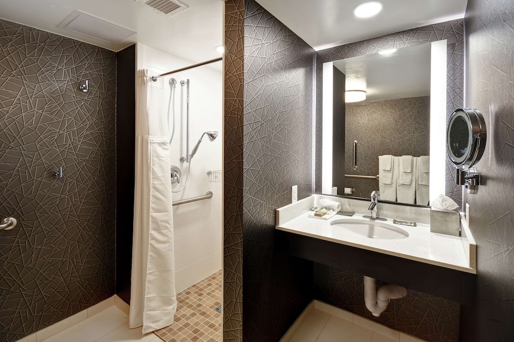 Doubletree By Hilton Deadwood At Cadillac Jack S 18/52