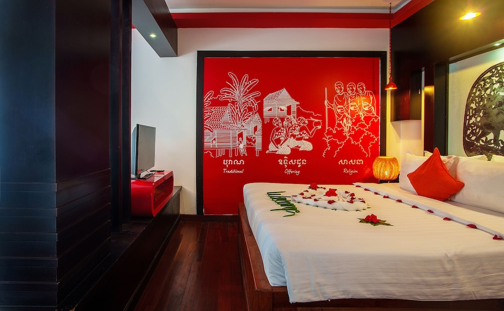 Junior Suite, King Bed, Pool View, Bathtub