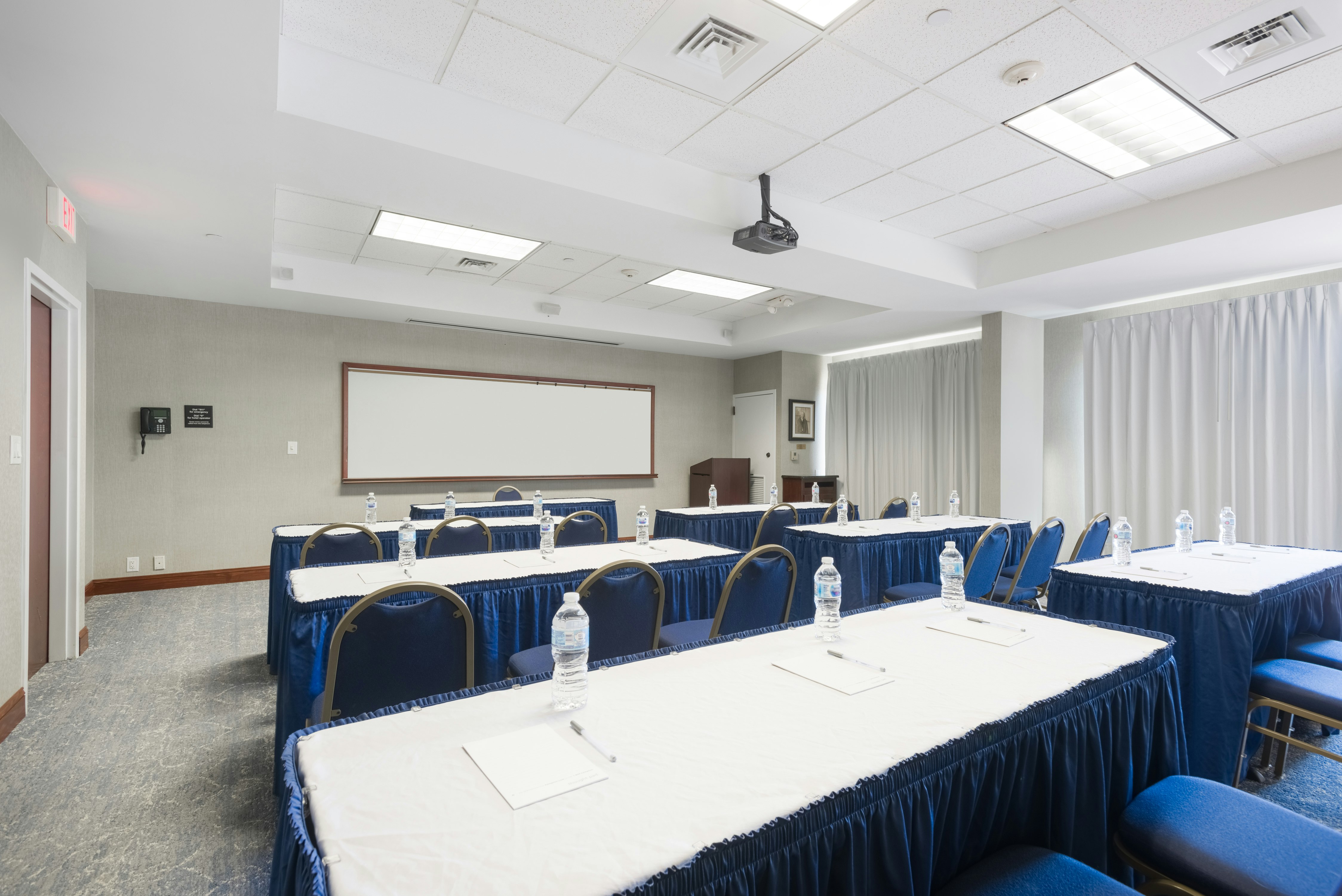 Hampton Inn Mount Airy 47/52