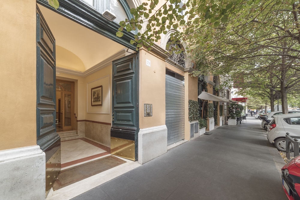 Villa Borghese Roomy Flat 19/28