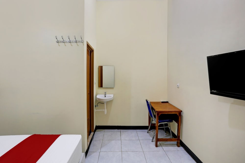 OYO 3767 Permata House 12/19