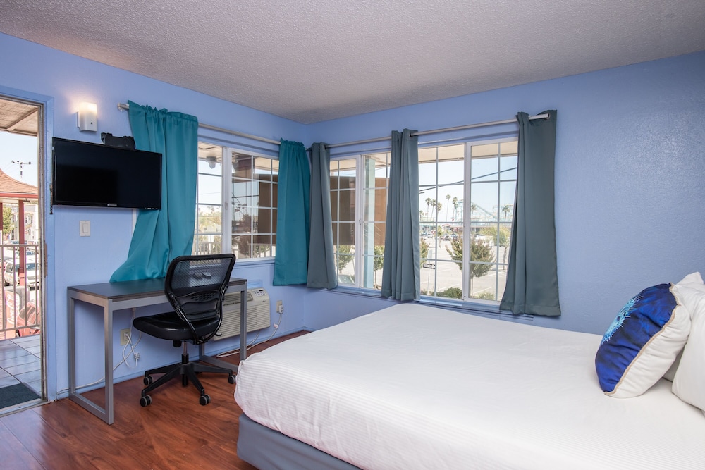 Aqua Breeze Inn 27/55