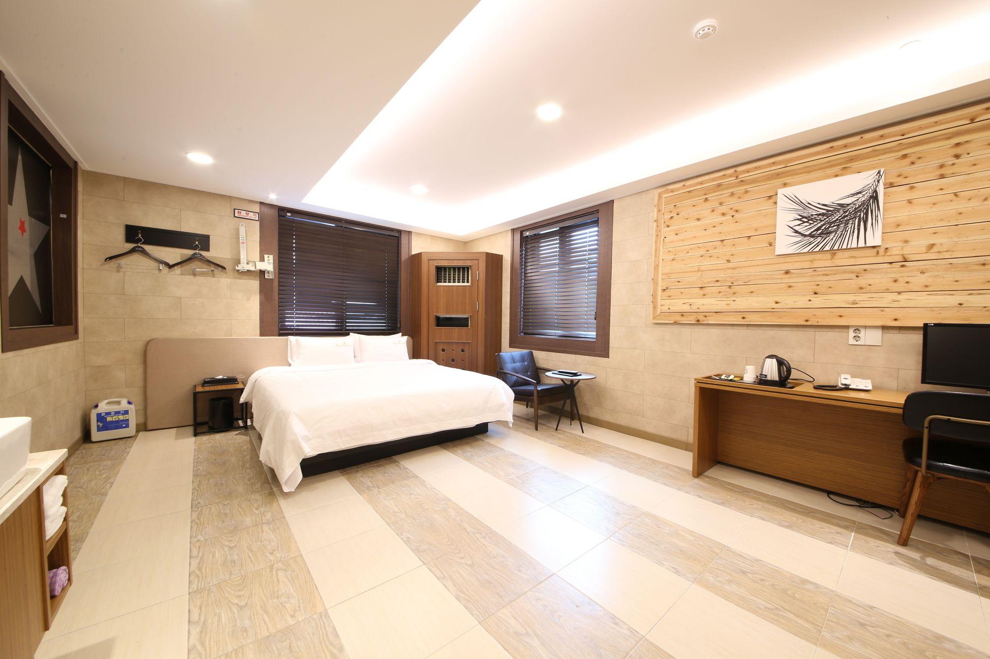 Star Hotel 19/72