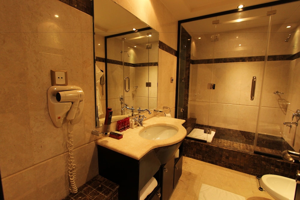 Awaliv International Hotel 22/68
