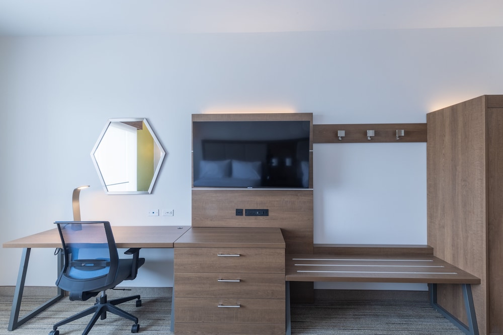 Holiday Inn Express & Suites Columbia Downtown – The Vista 46/60