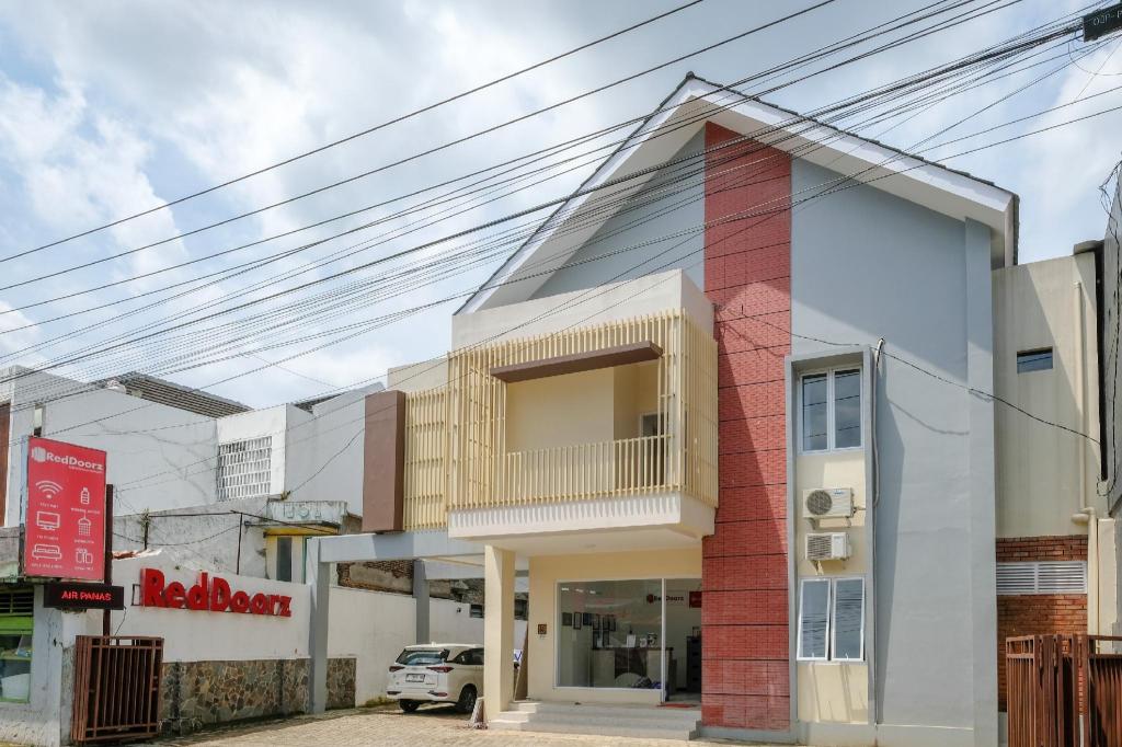 RedDoorz near Moro Mall Purwokerto 3/43