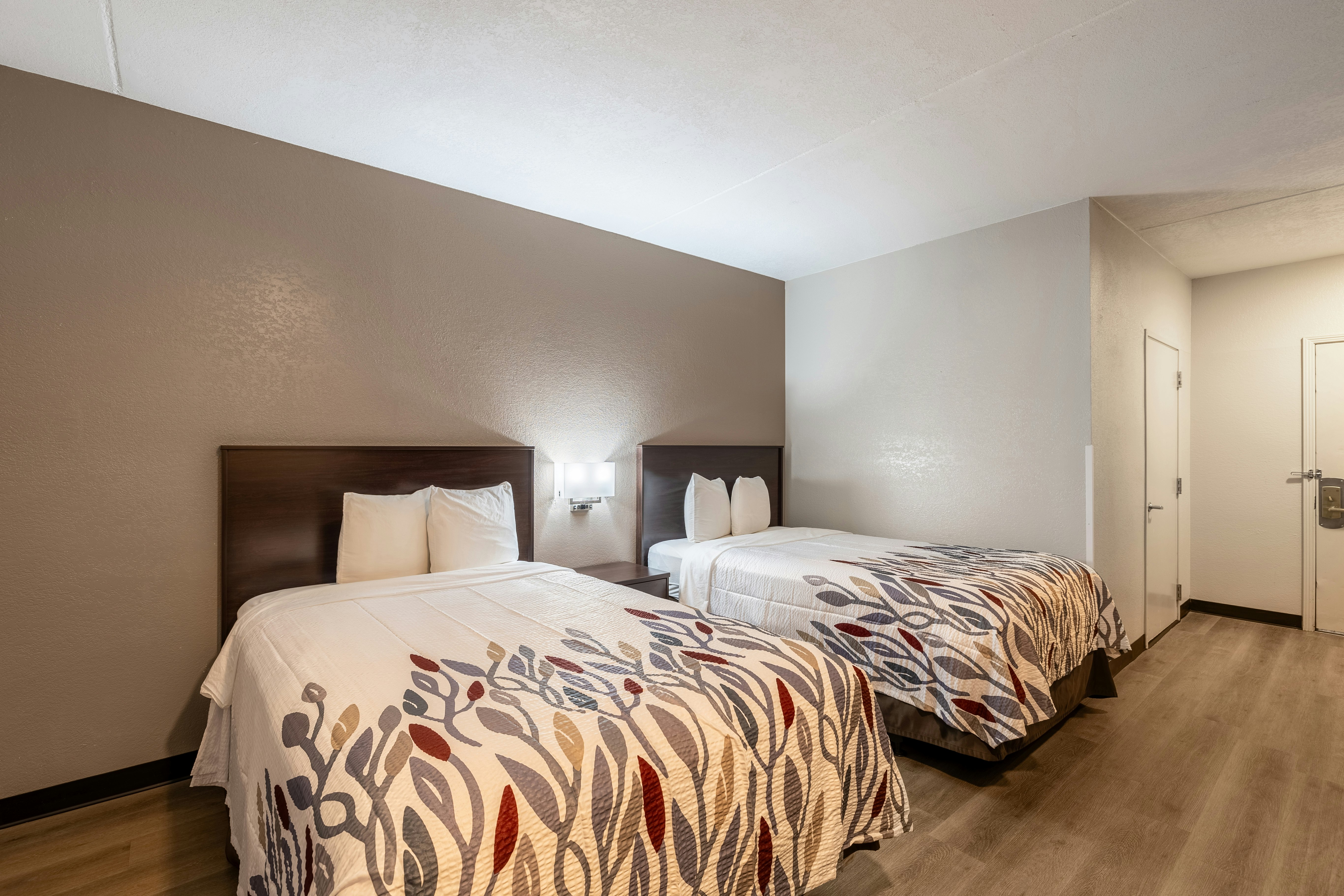 DELUXE 2 FULL BEDS