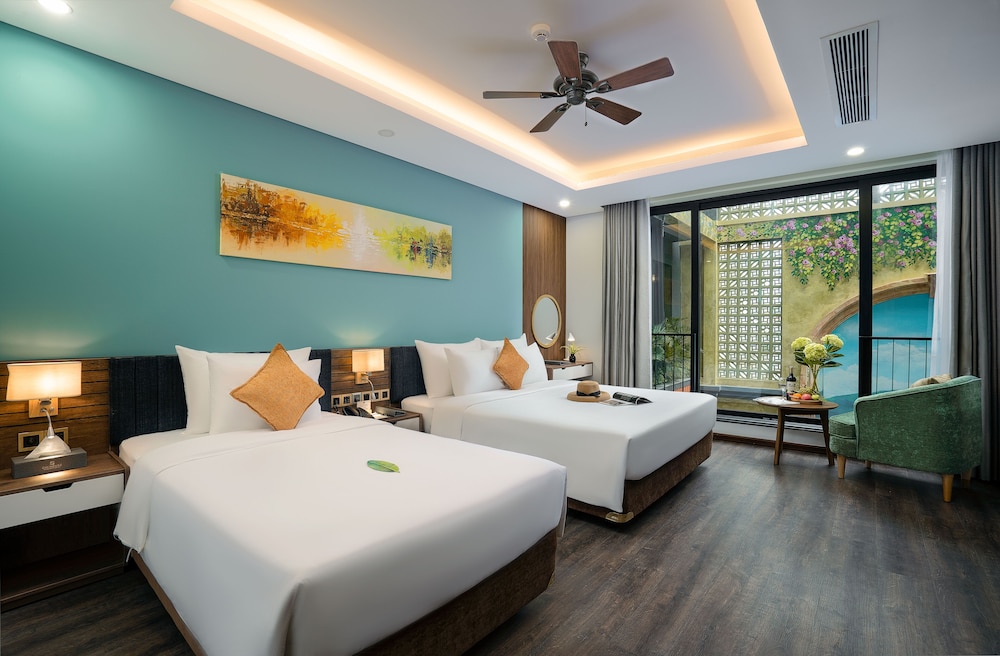 Deluxe, Triple, 1 King and 1 Single Beds, Pool View