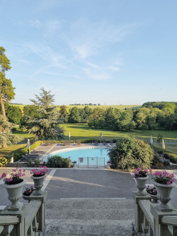 CHATEAU DE FERE HOTEL 32/50