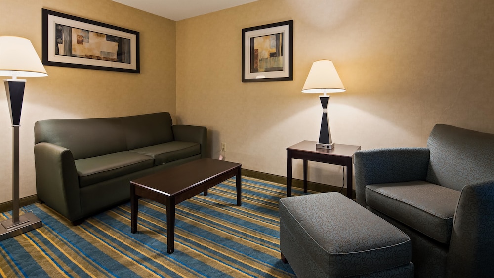Best Western Plus Berkshire Hills Inn & Suites 29/41