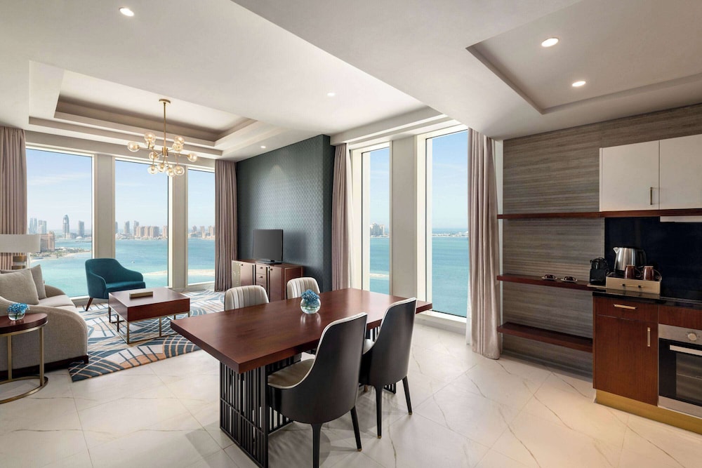 Wyndham Grand Doha West Bay Beach 39/57