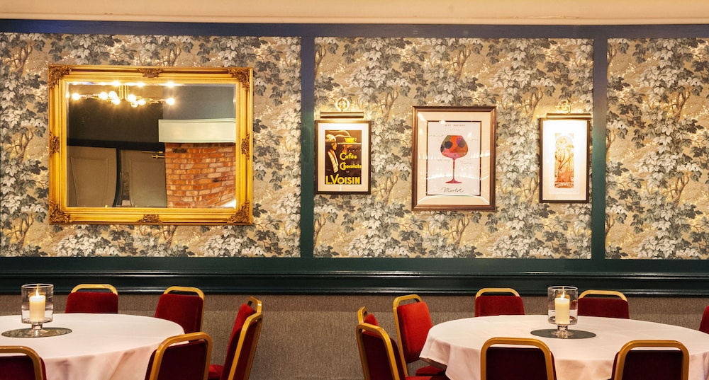 The Coachman Hotel 28/38