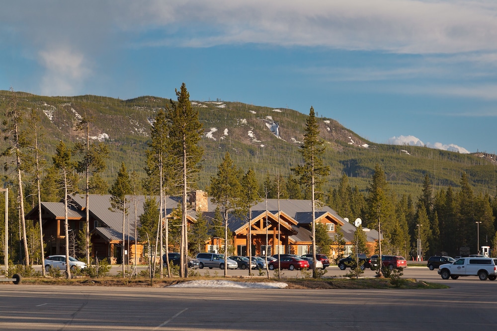 Headwaters Lodge And Cabins At Flagg Ranch 43/55