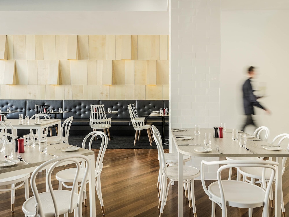 IBIS ADELAIDE 54/71