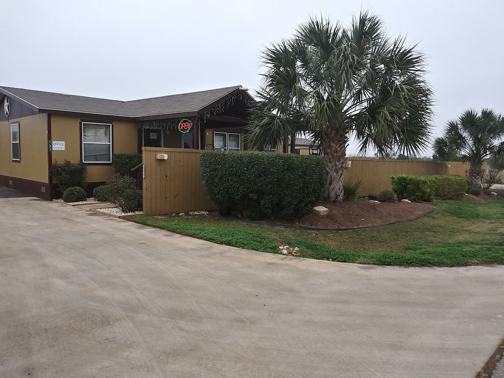Cotulla Mobile Home 1/40