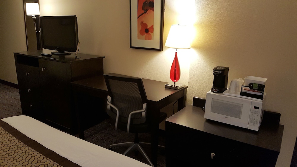 Baymont By Wyndham Belleville Airport Area 26/33