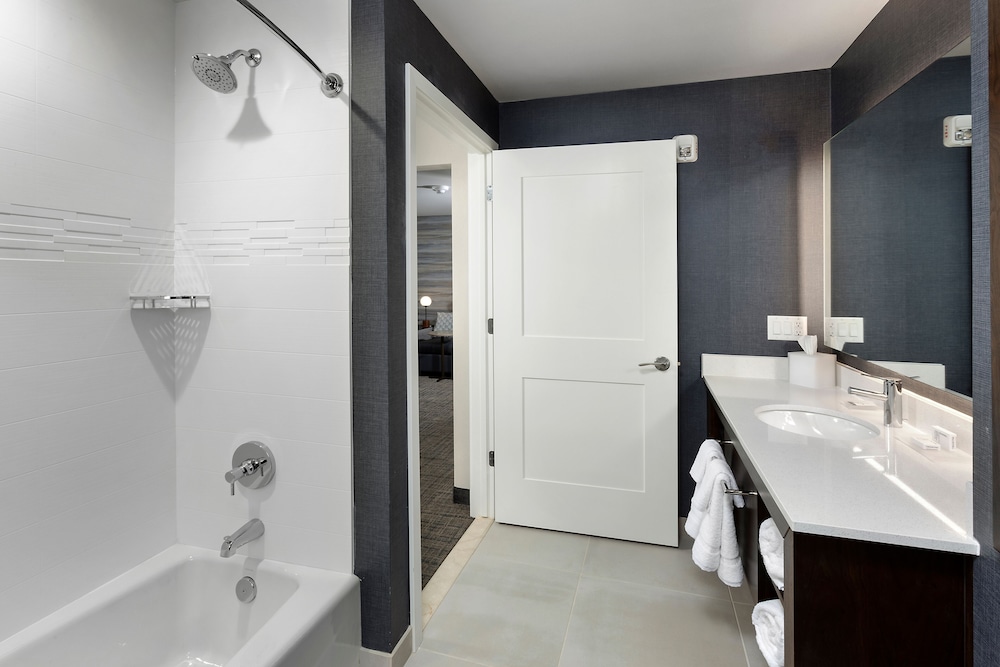 Residence Inn Milwaukee Brookfield 10/50