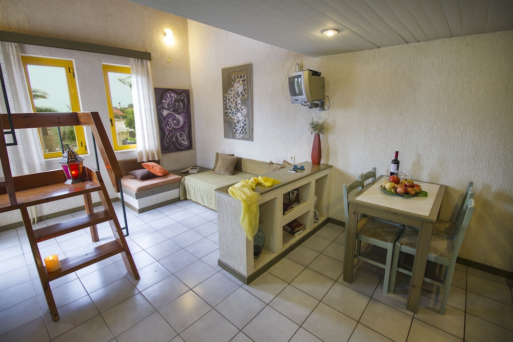 Lycasti Maisonettes 27/41