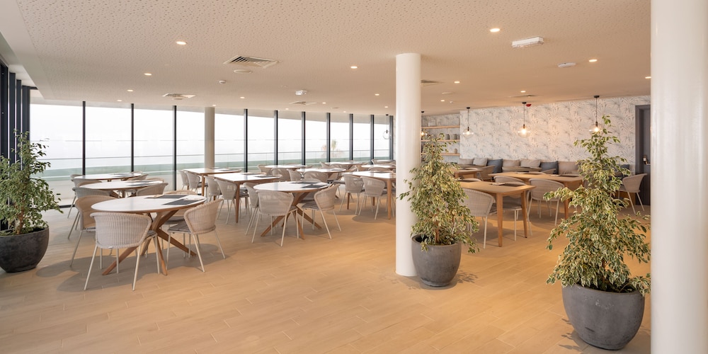Longevity Health & Wellness Hotel 60/67