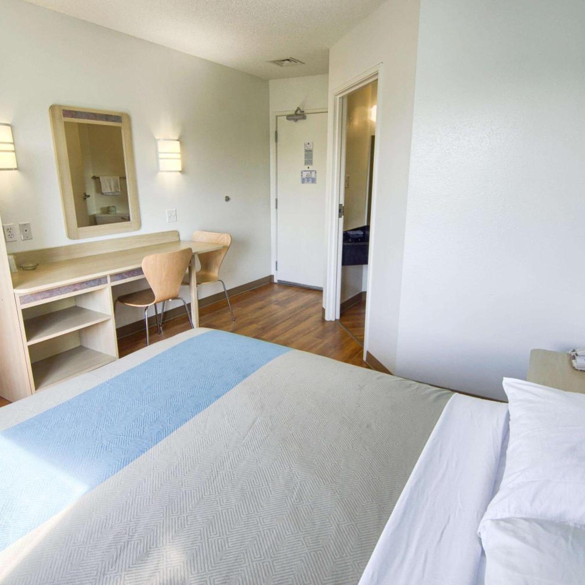 غرفة بسرير كوين، Motel6 Portsmouth, NH 4/10