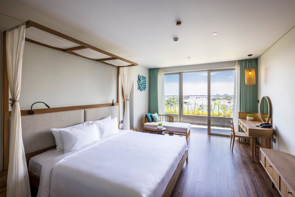 غرفة ديلوكس بسرير كينج بإطلالة على النهر، Bellerive Hoi An Resort & Spa 2/4