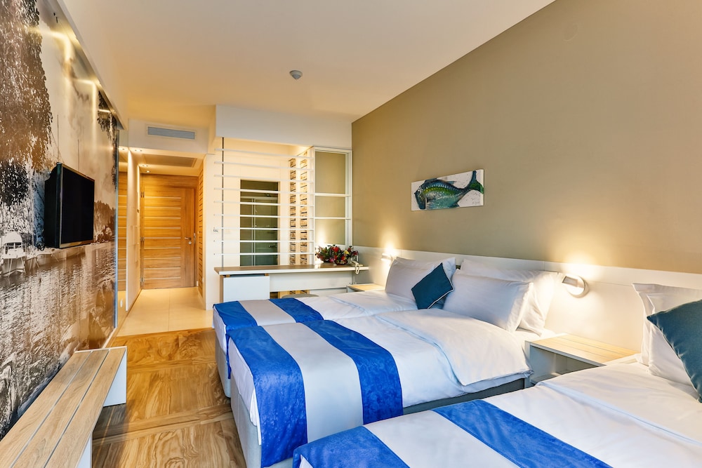 Carine Hotel Delfin 5/40