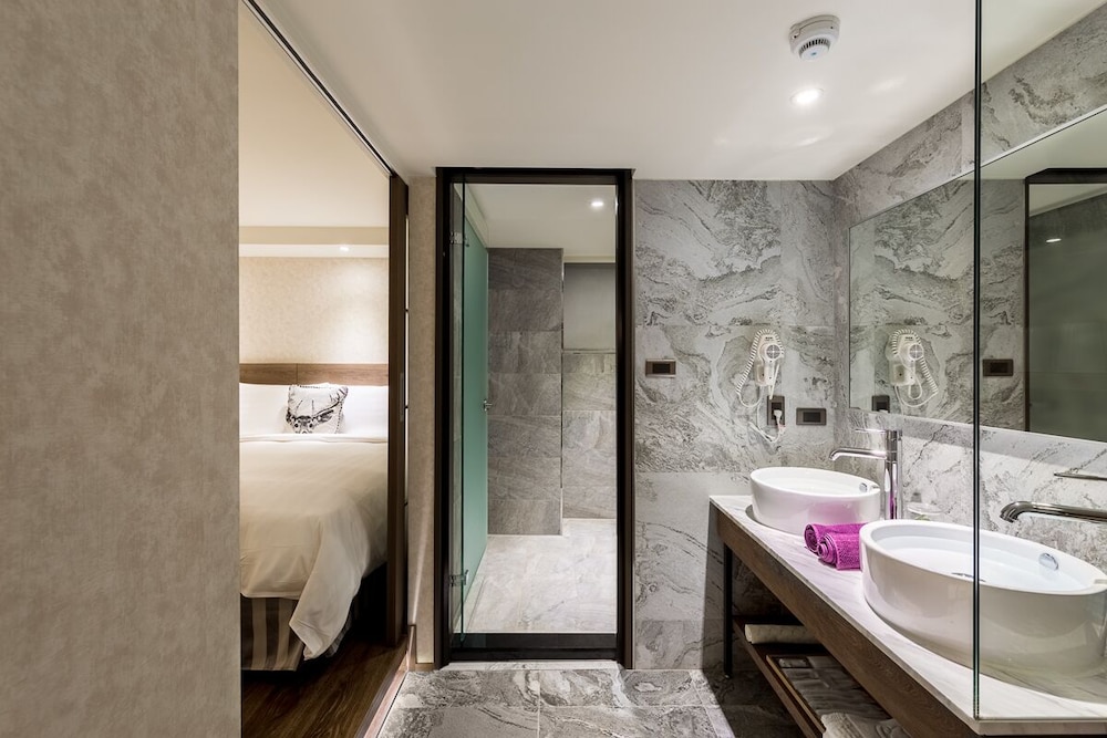 Lan Kwai Fong Garden Hotel 31/66