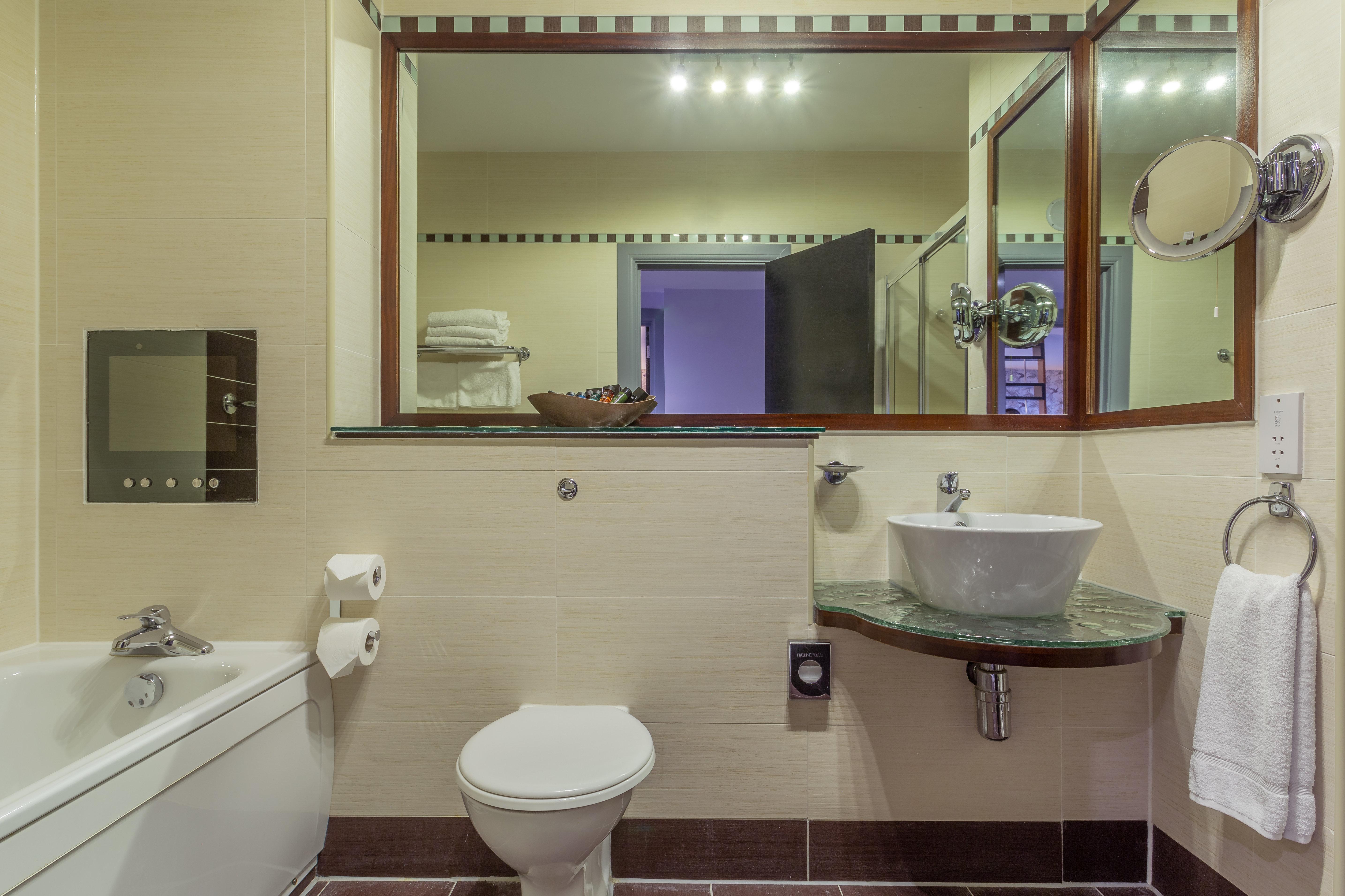 جناح، Crowne Plaza Dublin Airport 3/3