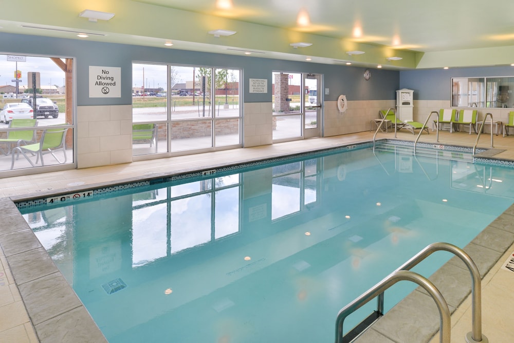 Holiday Inn Express Suites Ogallala 3/75