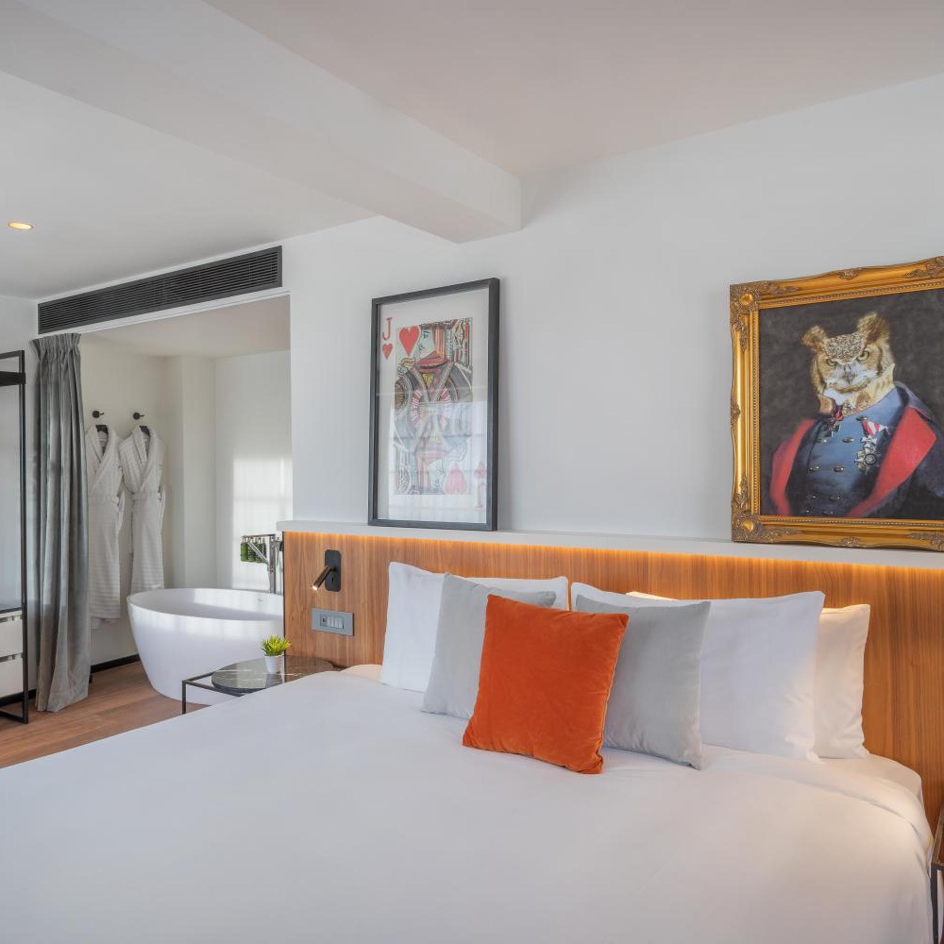 Regent, Suite, Executive Lounge Access