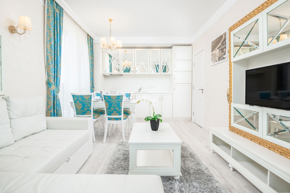 Harmony Suites 10 23/42