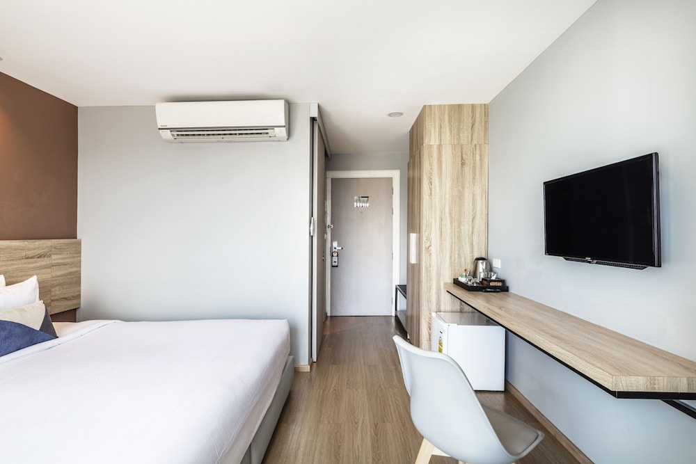 Narra Hotel 8/40