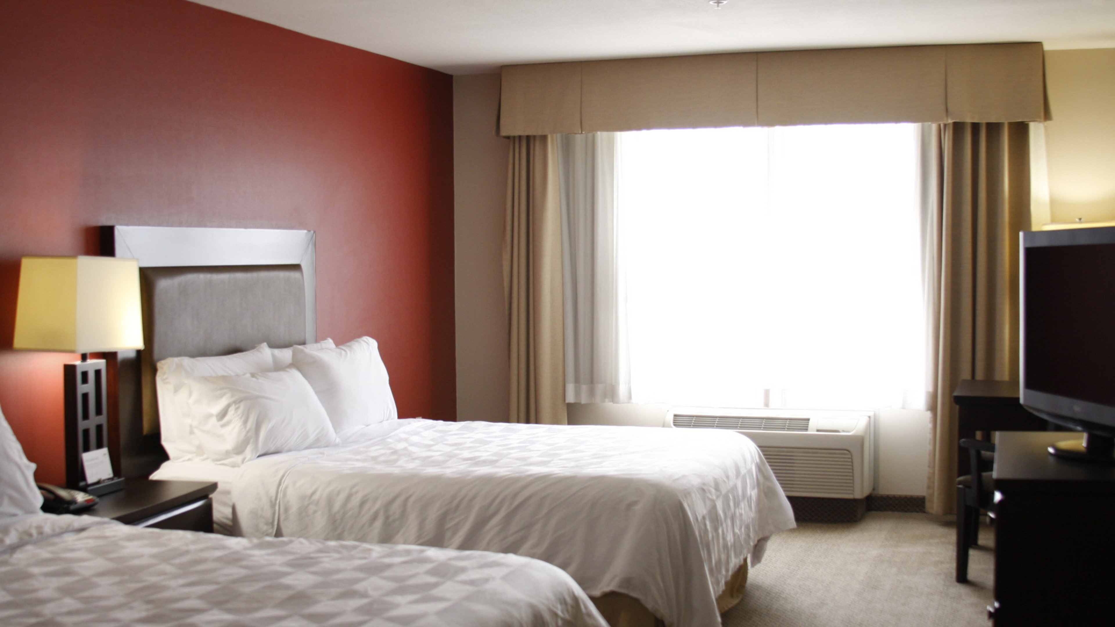 Holiday Inn Hotel Amp Suites Bakersfield North 10/57