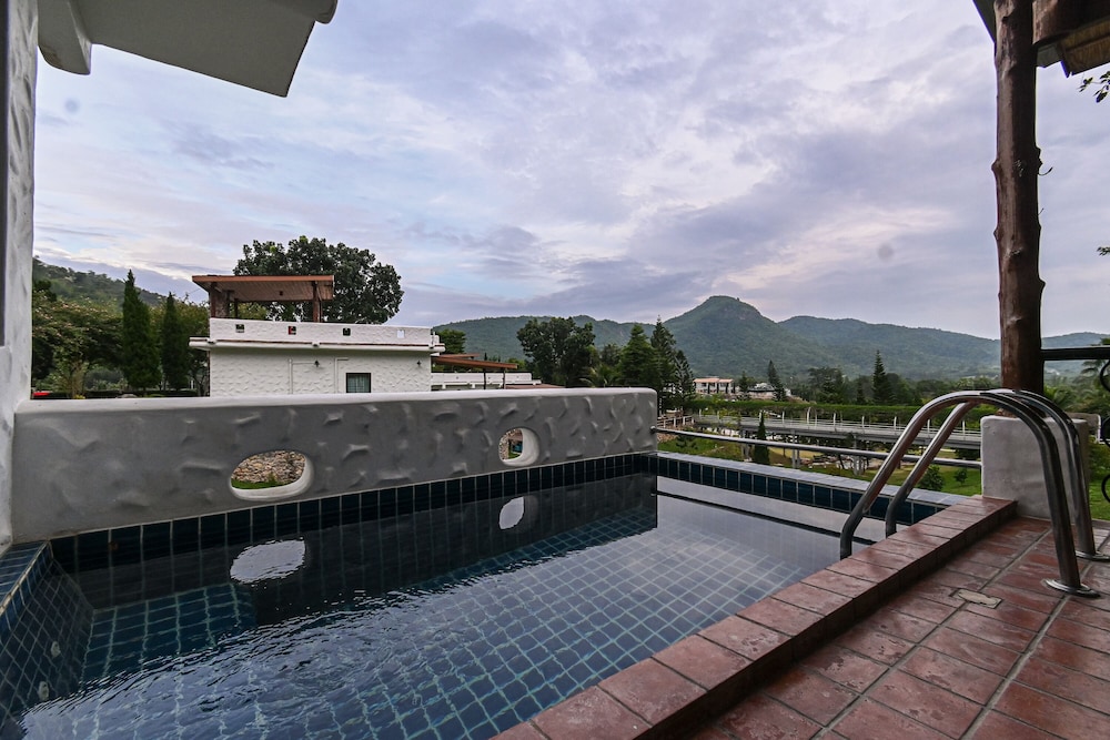 Swiss Valley Hip Resort Ratchaburi 26/50