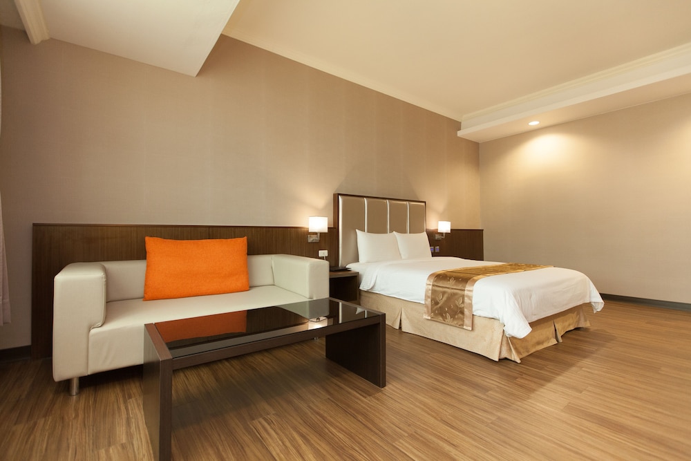 F Hotel Chiayi 5/25