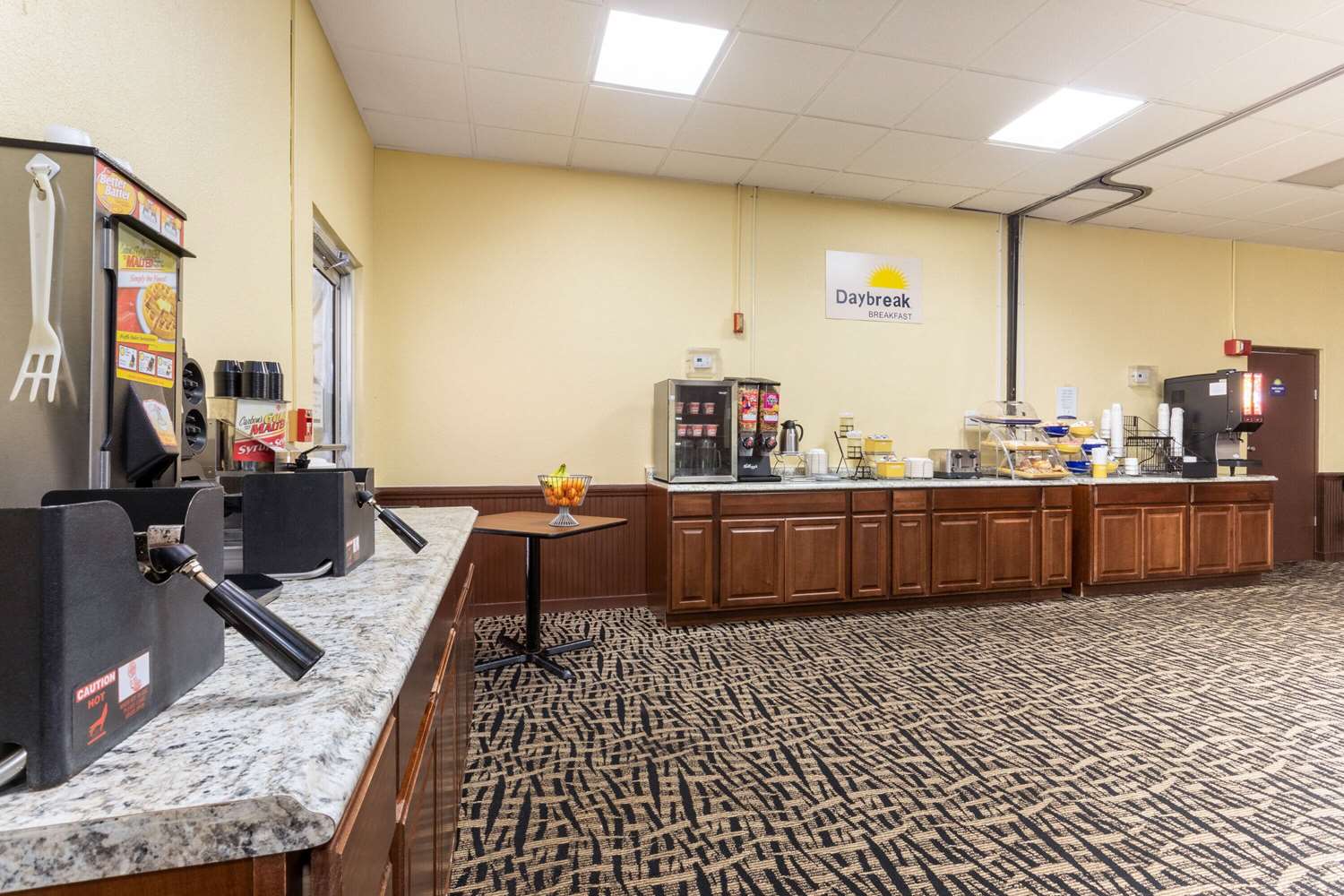 Days Inn by Wyndham Titusville Kennedy Space Center 7/37