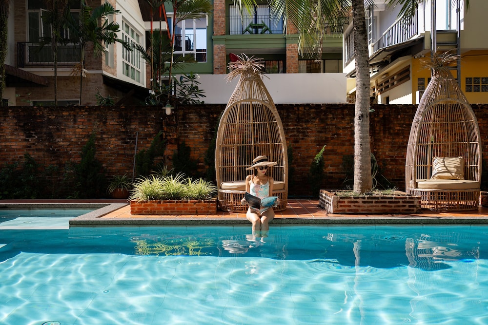 Motive Cottage Resort 56/65