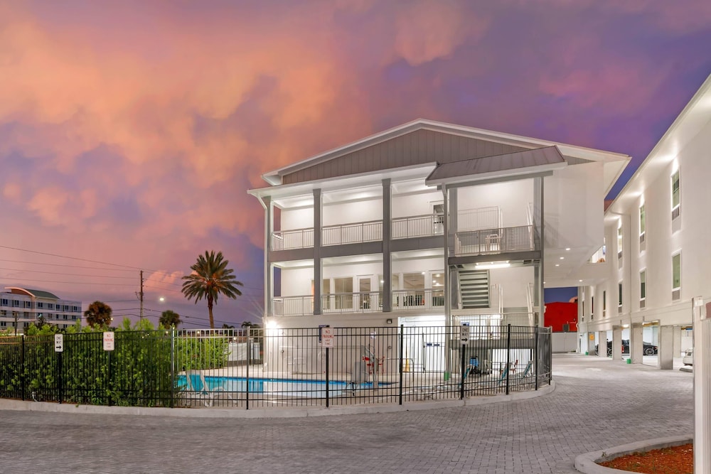 The J Hotel Dunedin Clearwater, an Ascend Collection Hotel 8/50