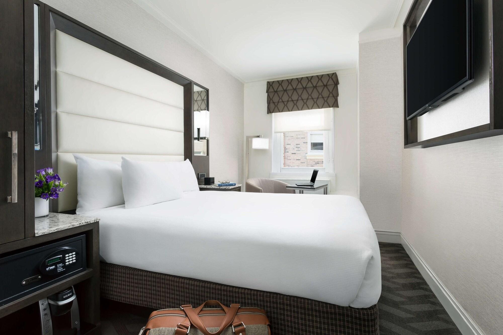 Window Seat, Double Bed, Small